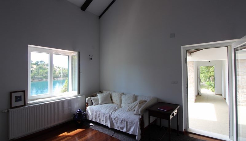 splitska, first row (19)