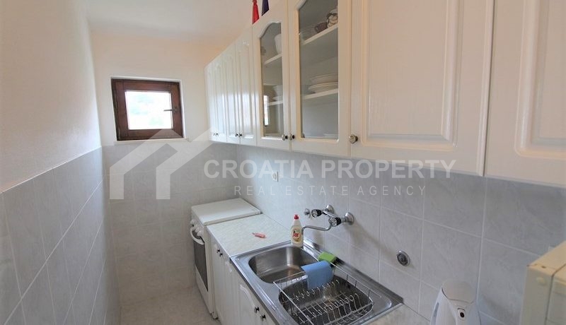 Detached seafront house Rogoznica (19)