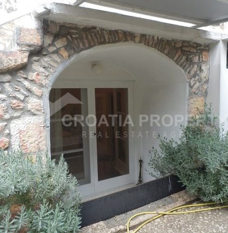 stone house for sale brac (3)
