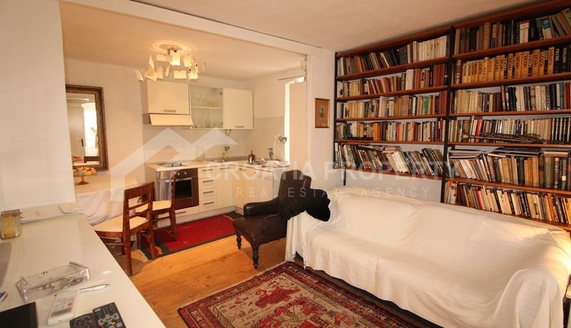 stone house for sale brac (5)