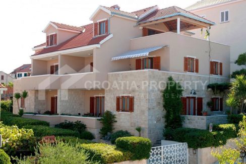 Villa for sale Brac Postira - 1964 - house front (1)