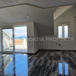 Apartment with a gallery in Supetar - 2222 - living area (1)