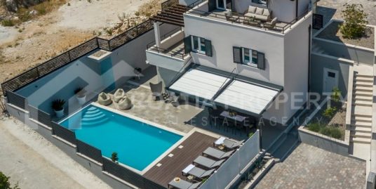 Villa mit Pool zu verkaufen Brač
