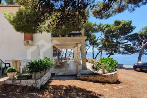 Waterfront house on Brač for sale - 2238 - house (1)