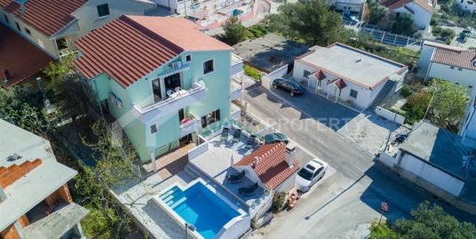 Villa mit sechs Wohnungen und Pool Ciovo