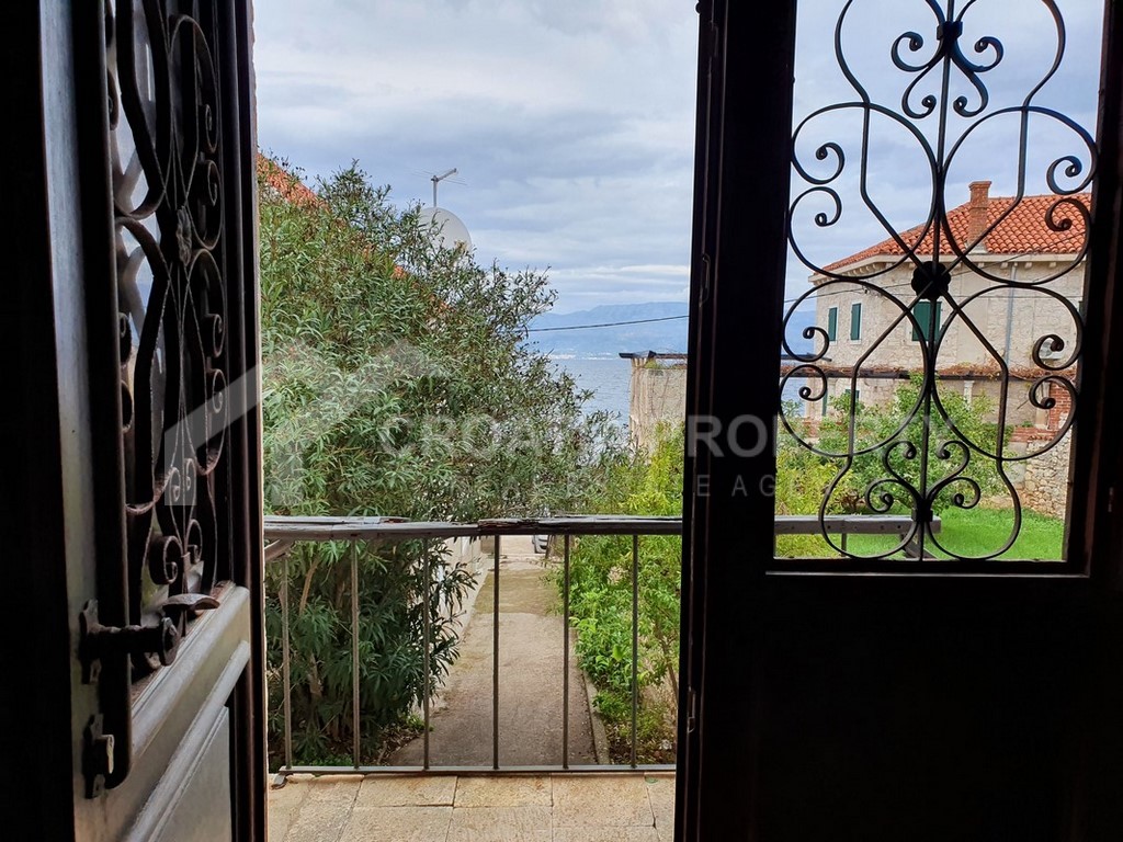 Seafront stone house for sale Brac