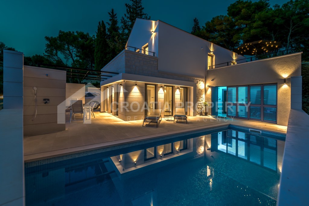 New deluxe villa for sale Brac
