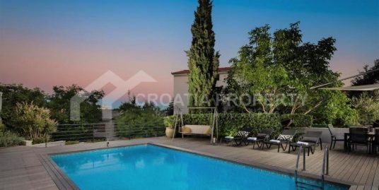 Beautiful villa with pool Rogoznica