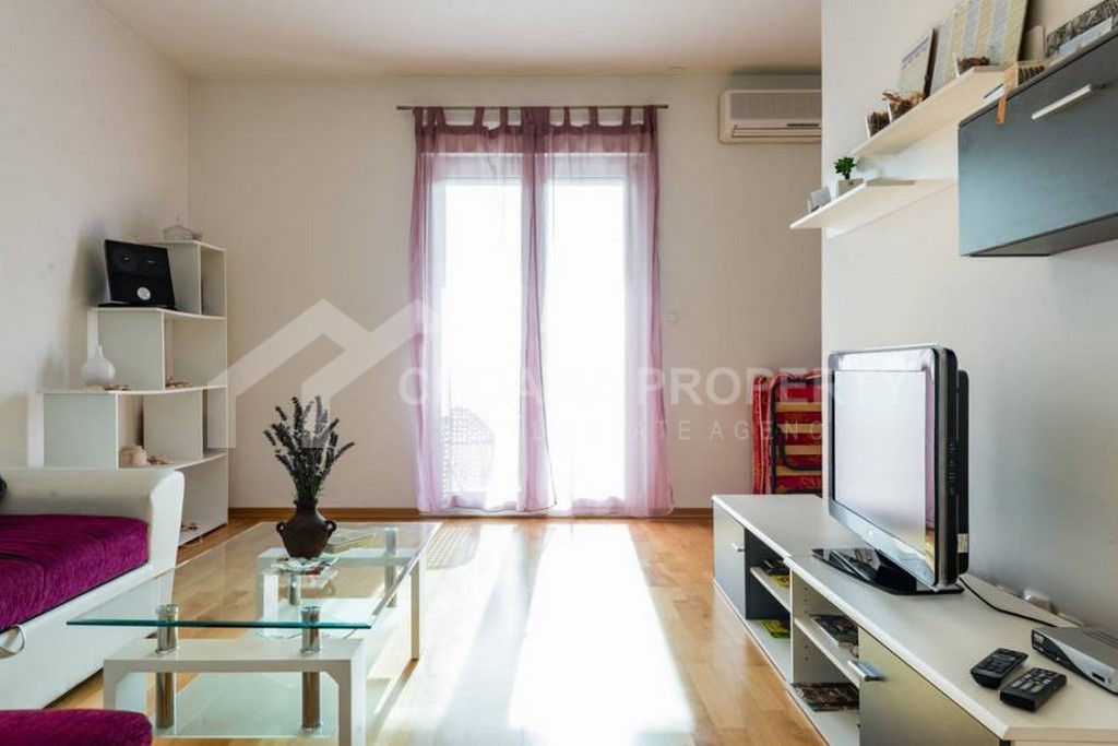 Möbliertes Apartment mit einem Schlafzimmer Ciovo