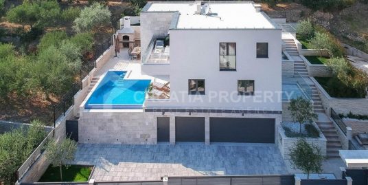 Luxury villa near Split for sale