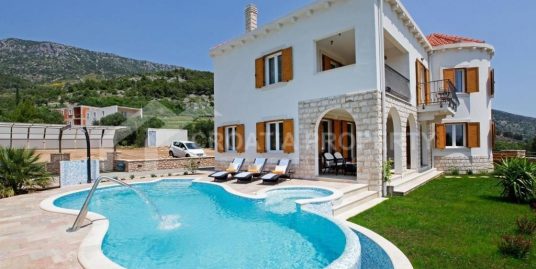 Luxury villa for sale Bol