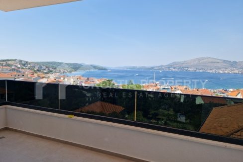 New penthouse apartment on Ciovo - 2460 - sea view (1)