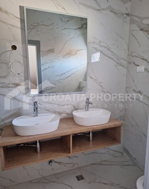 luxurious penthouse near the sea baska voda (12)