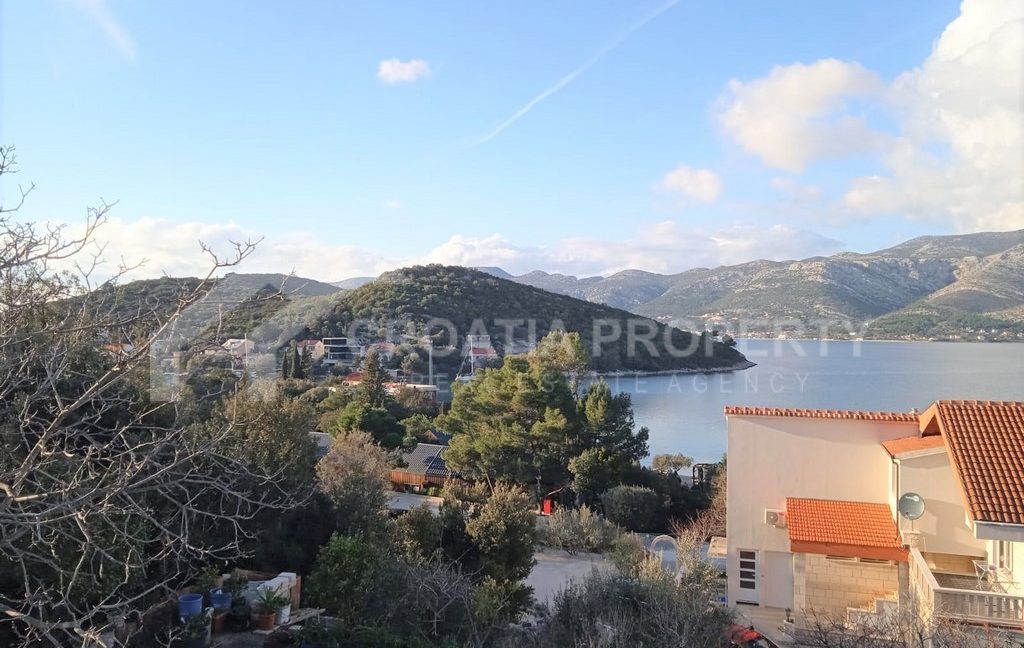 Building land Korcula (1)