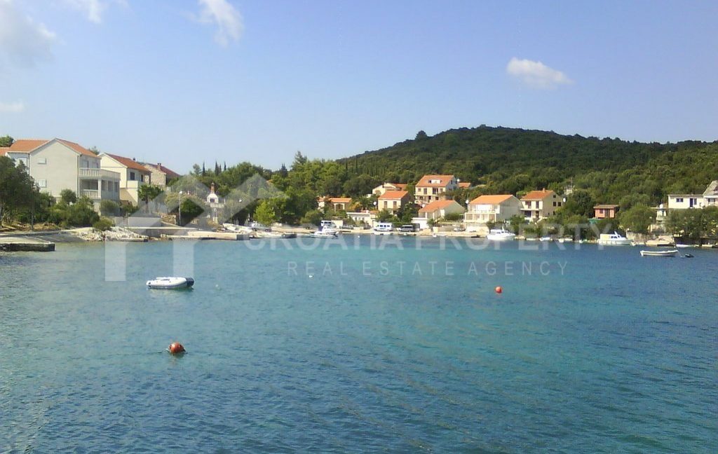 Building land Korcula (4)