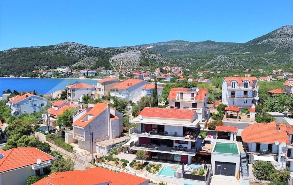 superb new villa near Trogir - 2592 - photo (14)