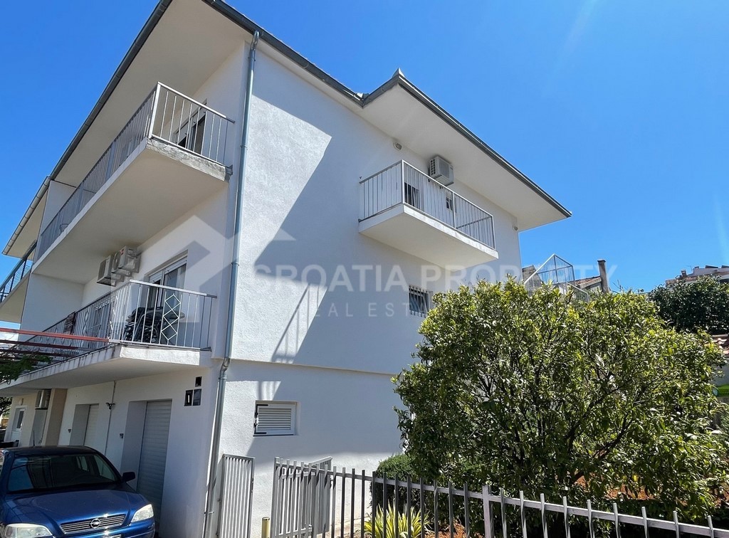Sea-view apartment house near the sea Ciovo
