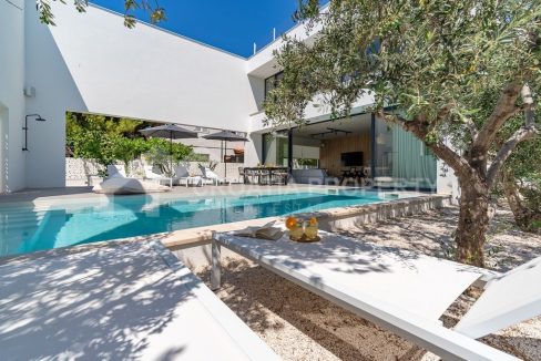 villa with pool for sale on Brac island - 2649 - villa exterior (1)