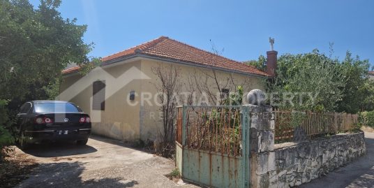 House for renovation in Rogoznica