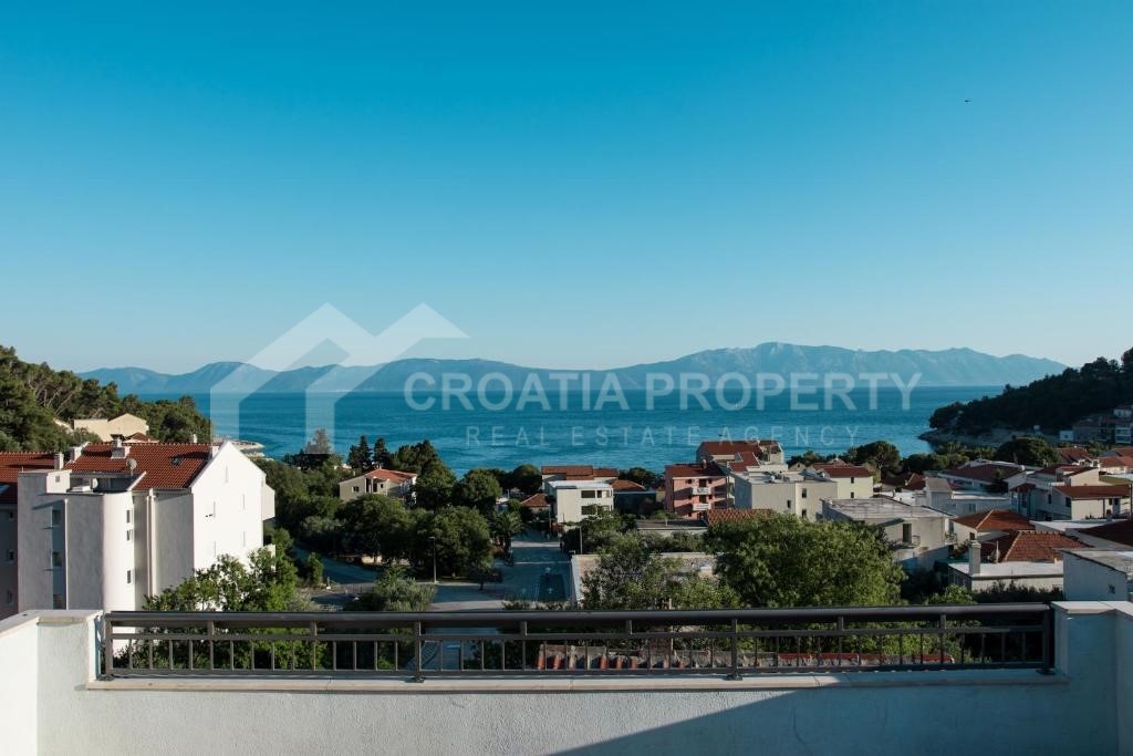 Seaview apartment house in Drvenik