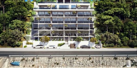 Seafront three-bedroom apartment in Omis
