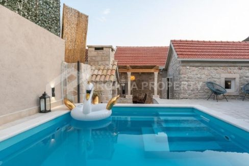 stone house for sale Peljesac - 2842 - pool and sundeck (1)