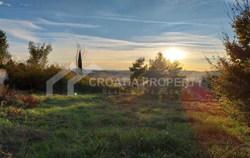 building plot near the amenities solin (3)