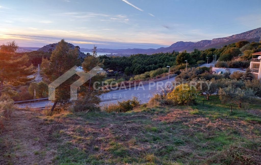 building plot near the amenities solin (7)