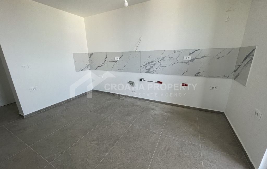 first floor apartment with a superb view rogoznica (8)