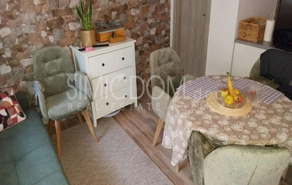 smaller house close to the sea baska voda (10)