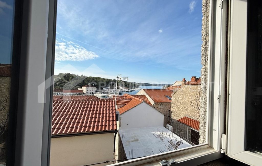 house in centre brac (18)