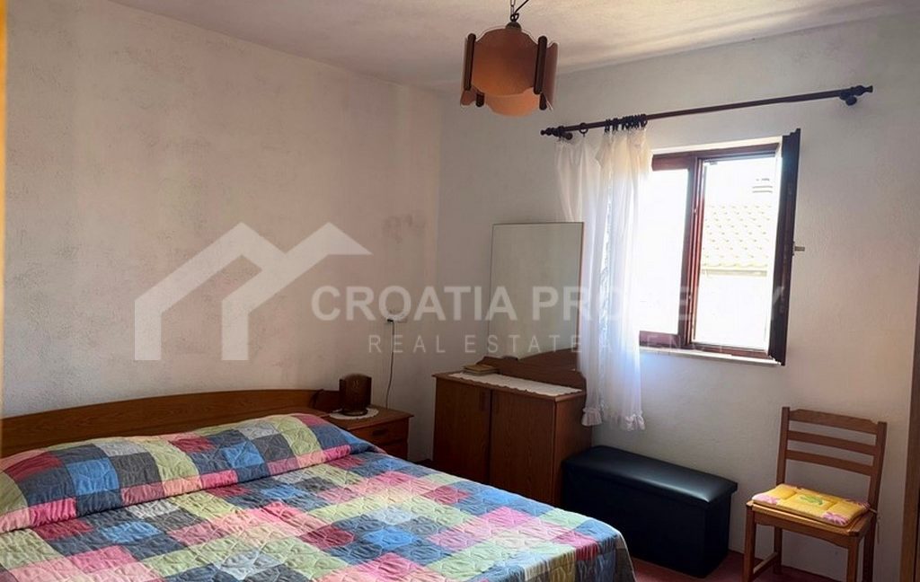 house in centre brac (5)