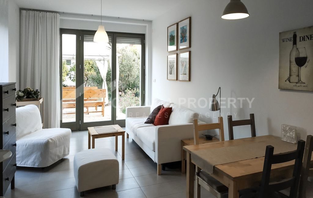 apartment with garden near the sea orebic (1)