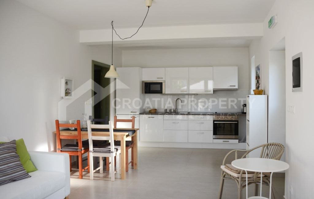 apartment with garden near the sea orebic (2)