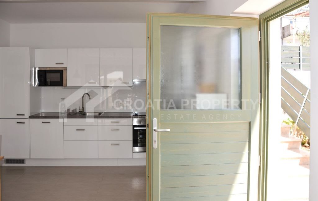 apartment with garden near the sea orebic (3)