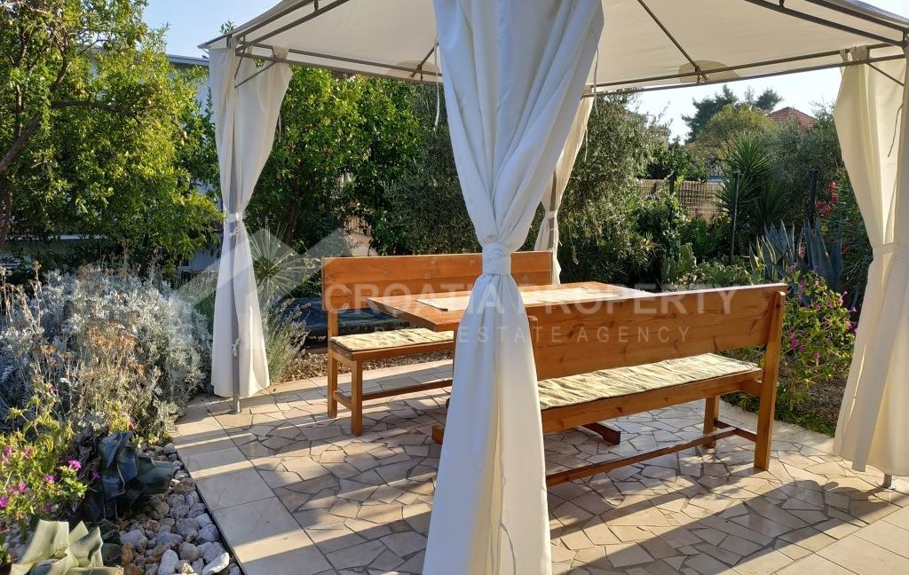 apartment with garden near the sea orebic (5)