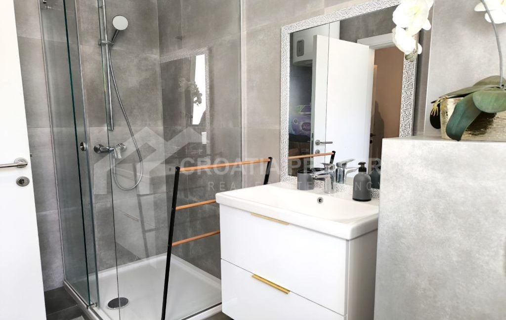 three-bedroom apartment near the center korcula (9)