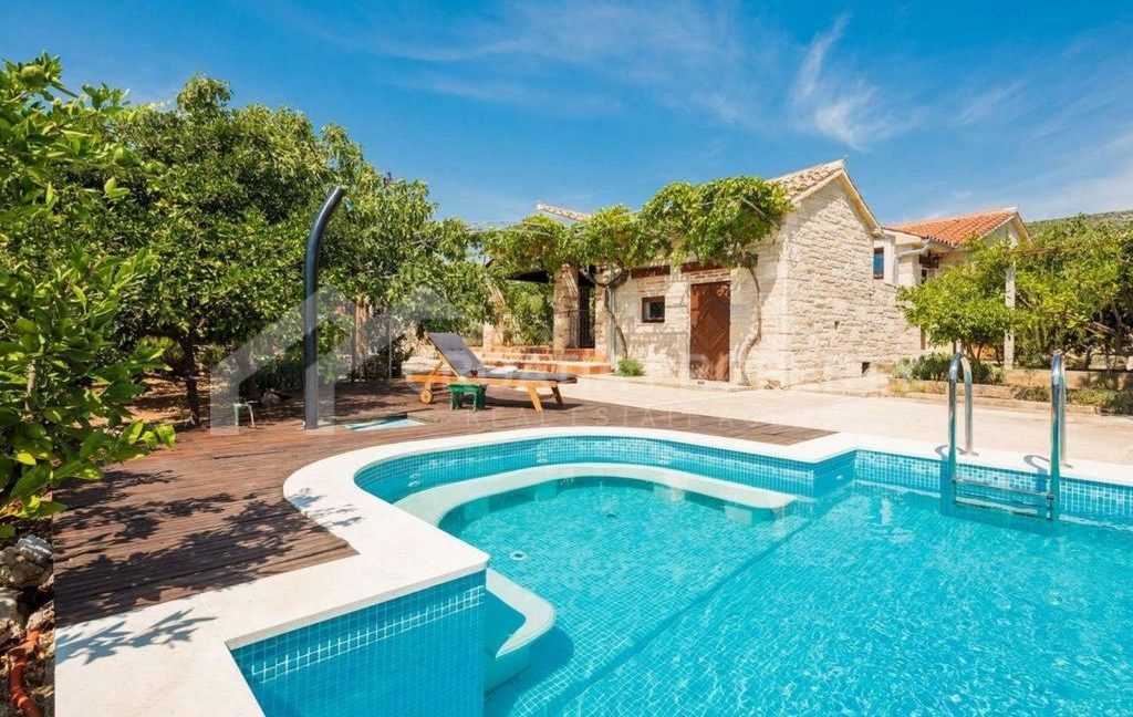 traditional stone villa (1)