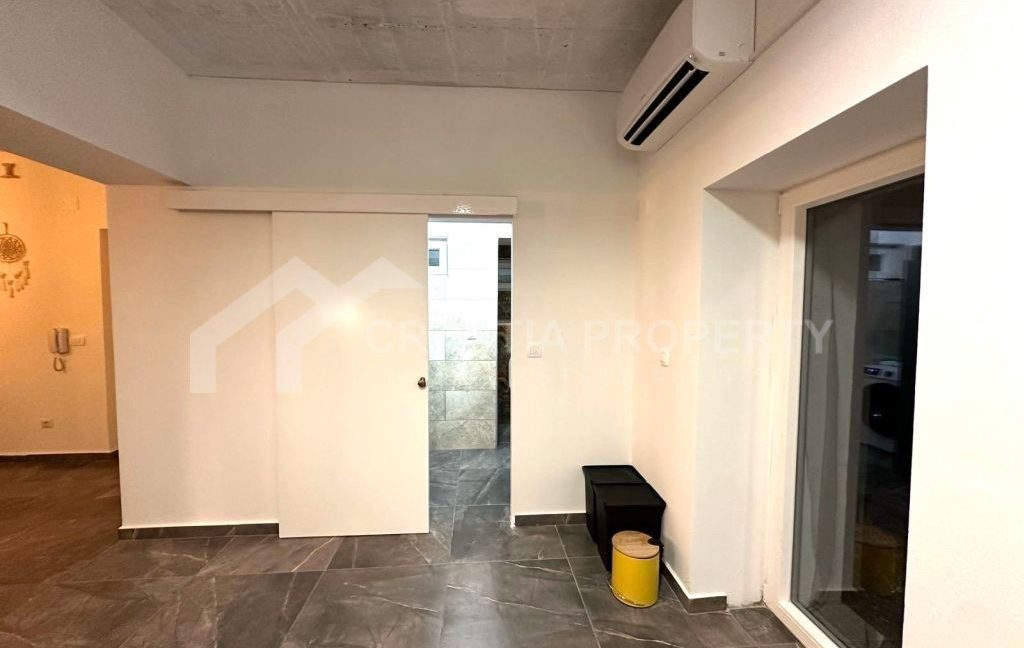 renovated detached house center sibenik (13)