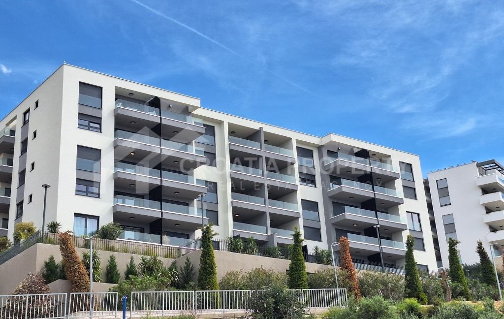 move in two-bedroom apartment makarska - 3297 (1)