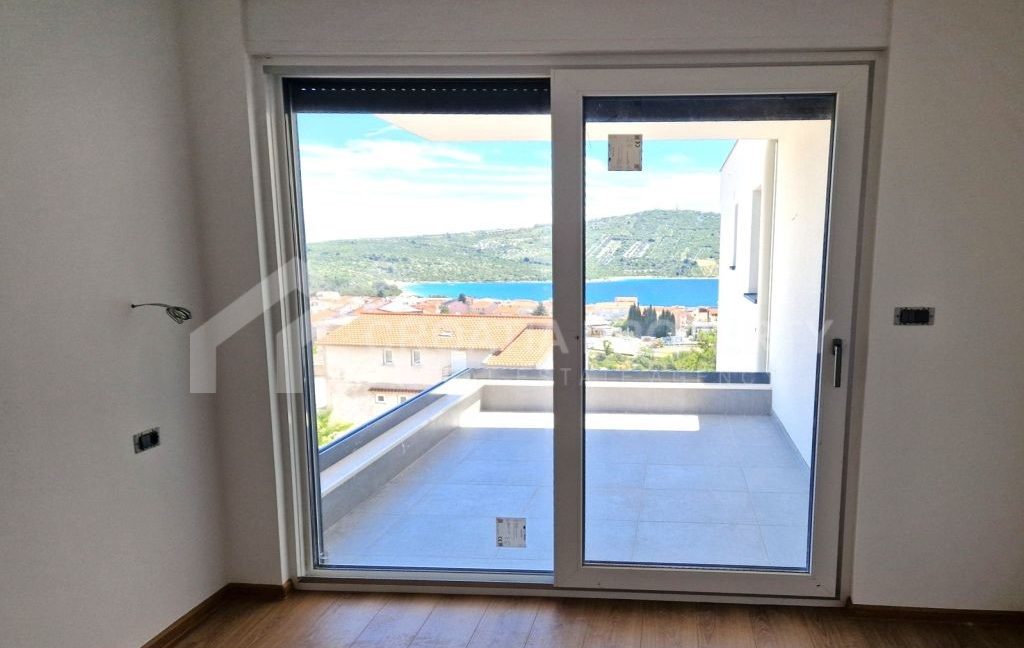 new second-floor apartment primosten - 3318 (1)