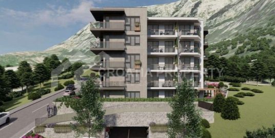 New second-floor apartment Makarska