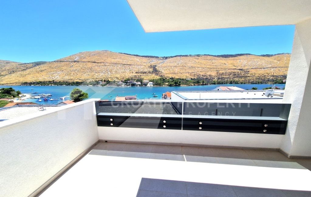 new spacious penthouse grebastica (1)