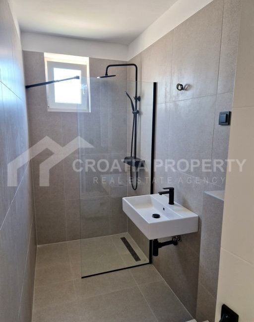 new spacious penthouse grebastica (13)