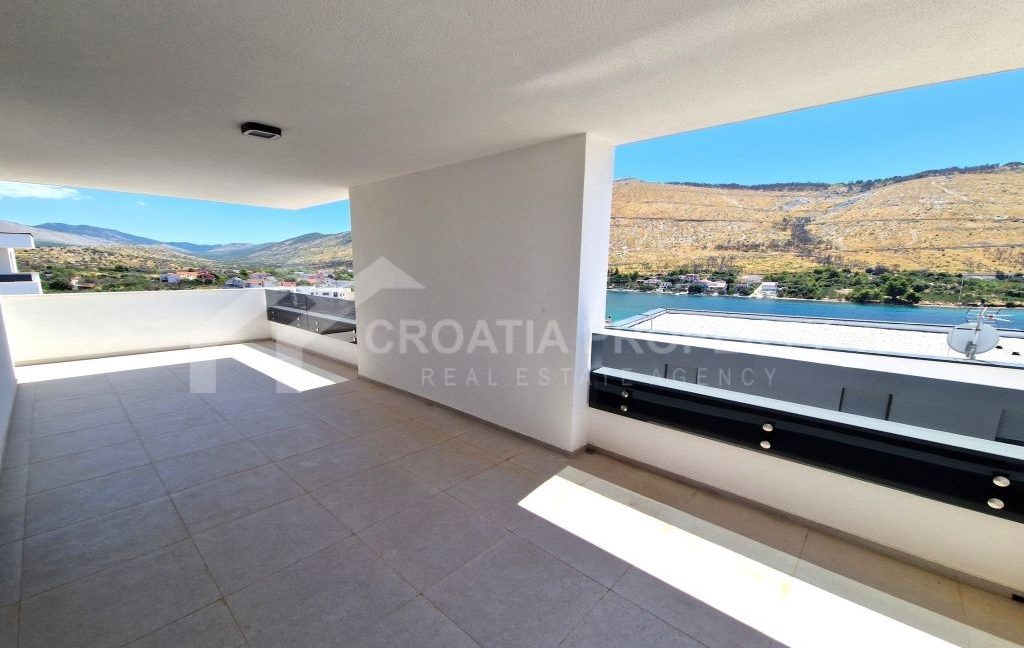 new spacious penthouse grebastica (3)