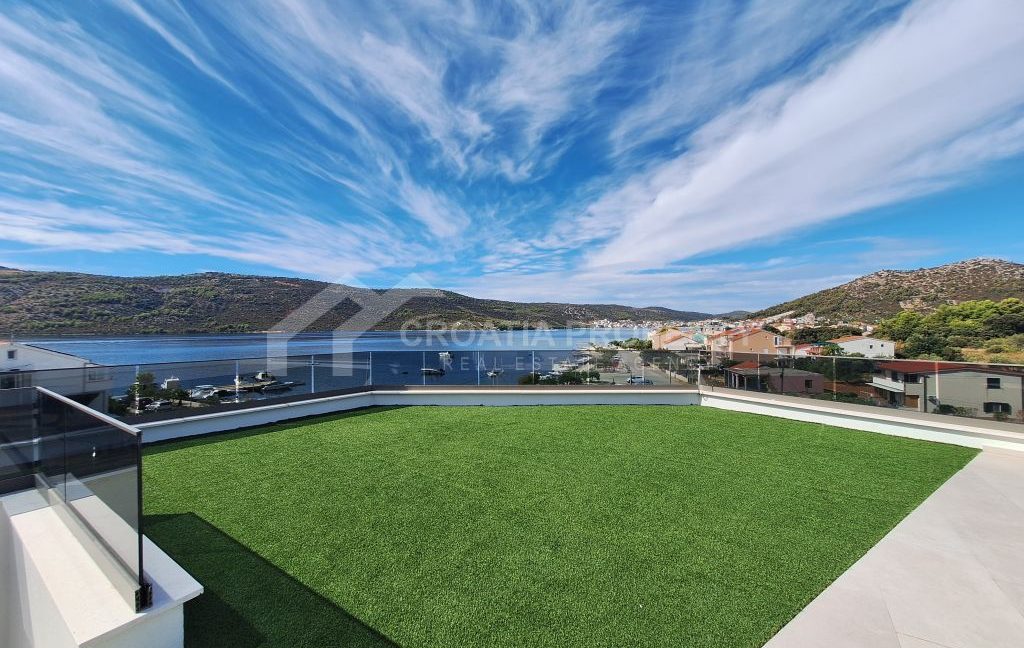 penthouse first row to the sea marina (1)