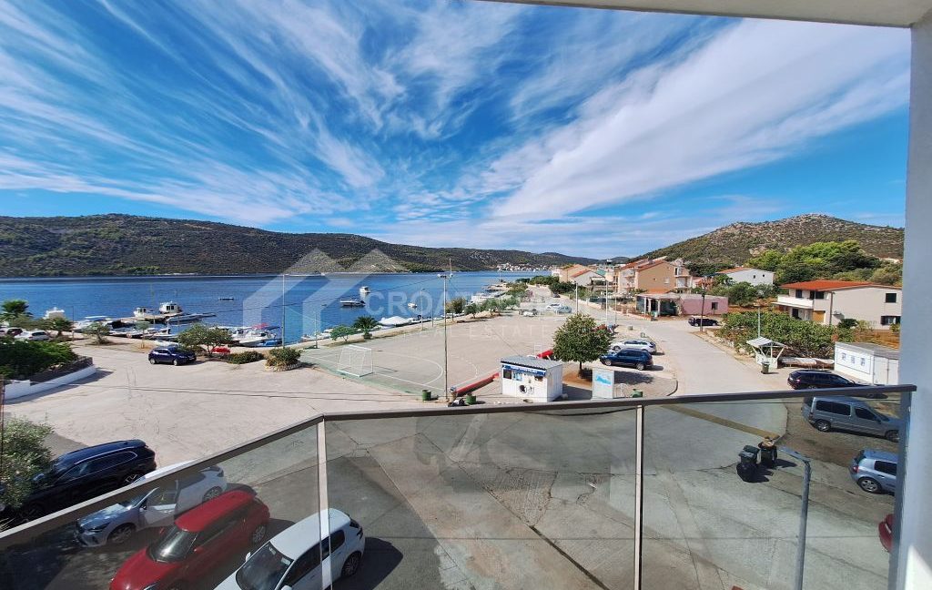 penthouse first row to the sea marina (7)