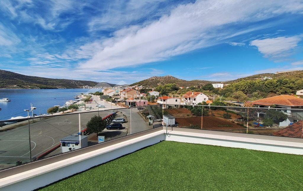 penthouse first row to the sea marina (8)