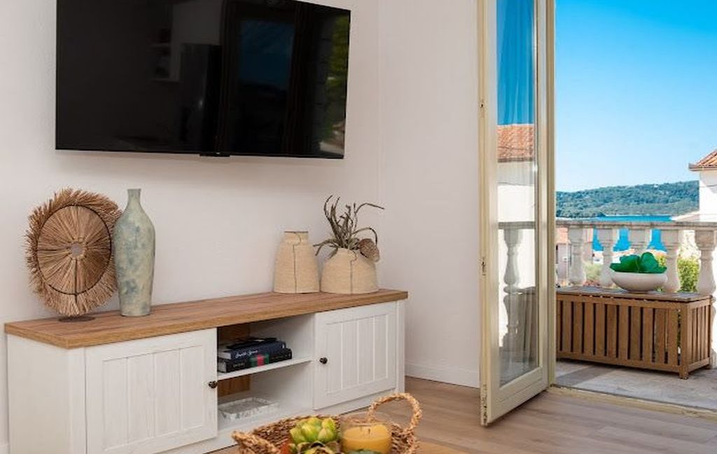 renovated apartment house ciovo - 3428 (21)