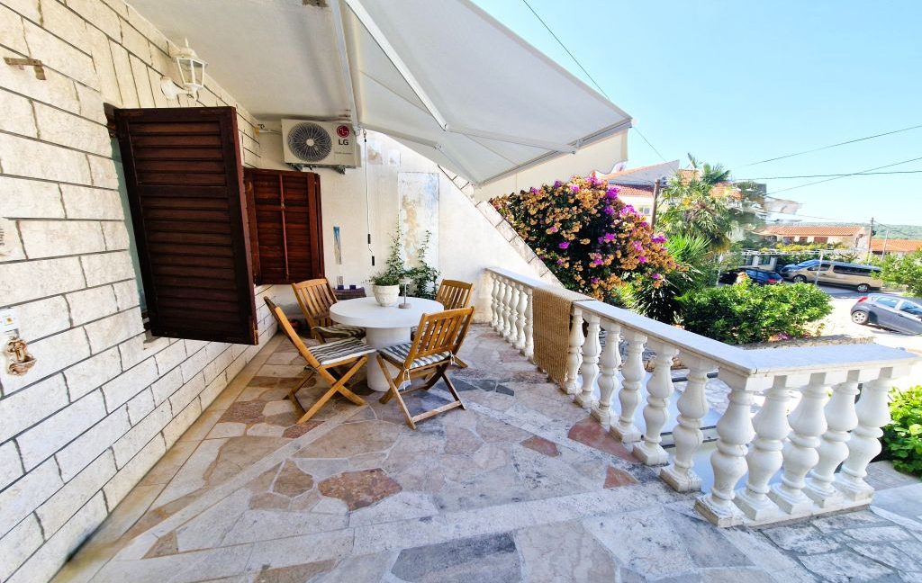 renovated apartment house ciovo - 3428 (8)